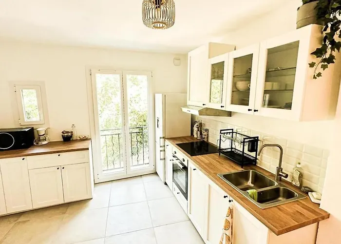 Les Iris Hébergement de vacances *