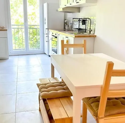 Les Iris Hébergement de vacances Céreste